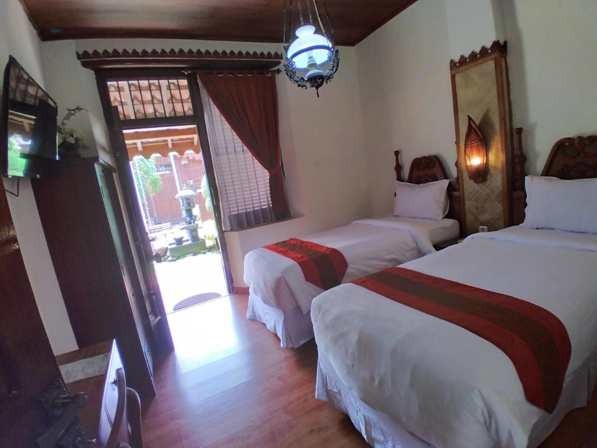 Dem Ayem Heritage Guest House Yogyakarta Exterior photo
