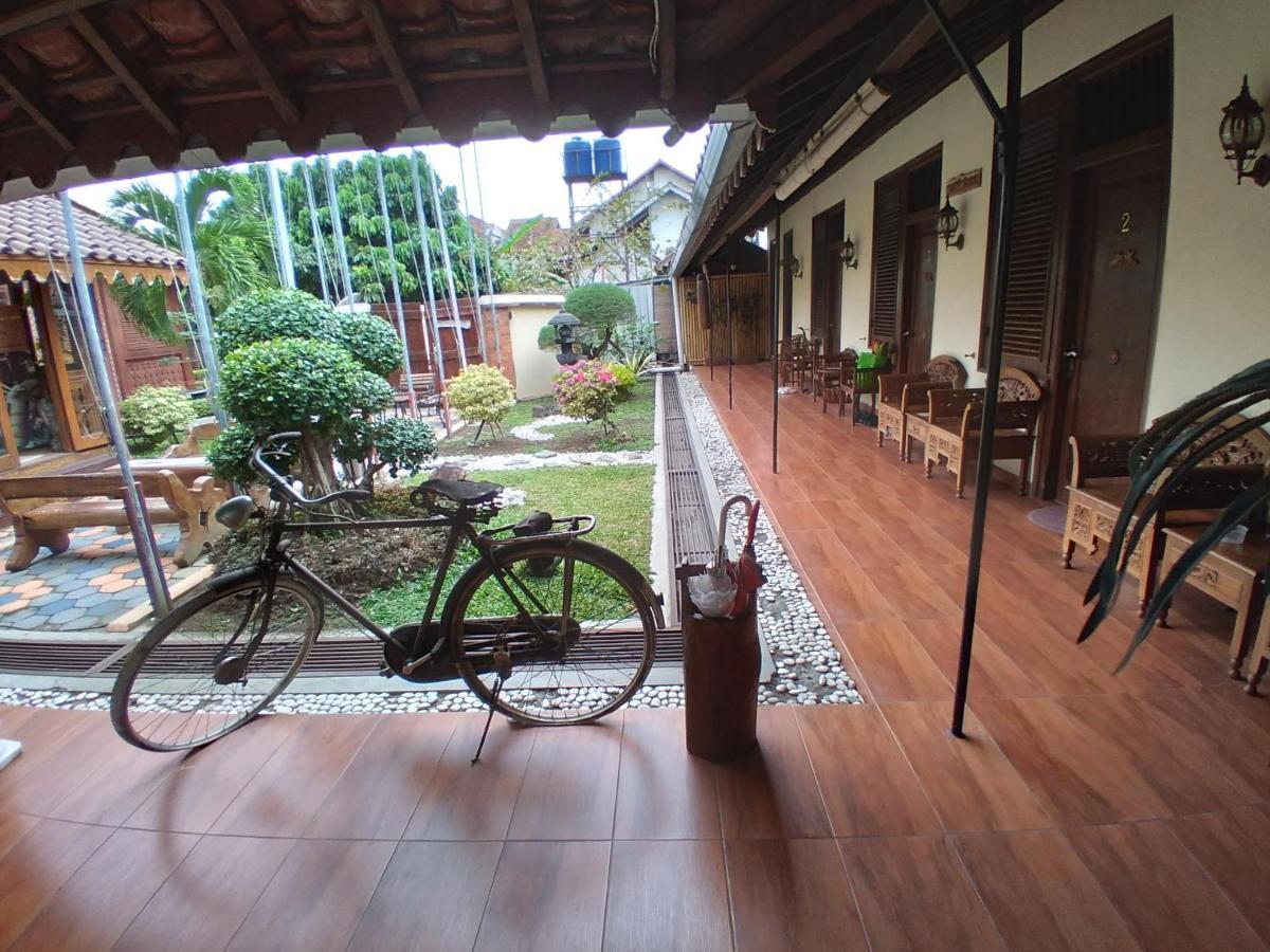 Dem Ayem Heritage Guest House Yogyakarta Exterior photo